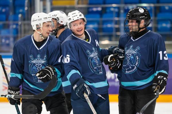 Хоккеисты команды «Выпускники РЯЗГМУ» приняли участие в «кубке гиппократа» в Сочи