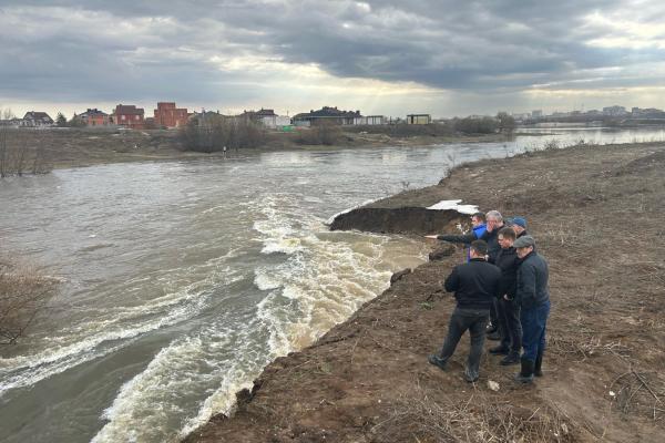 В Борках размыло береговую линию, организовано дежурство спасателей