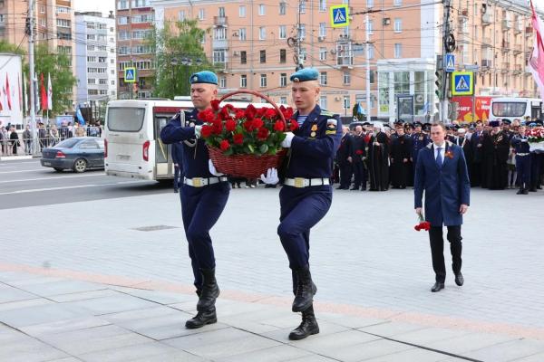 В Рязани в День Победы возложили цветы к Вечному огню