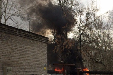 В Горроще около школы загорелась теплотрасса. Фото В Горроще около школы загорелась теплотрасса. Фото