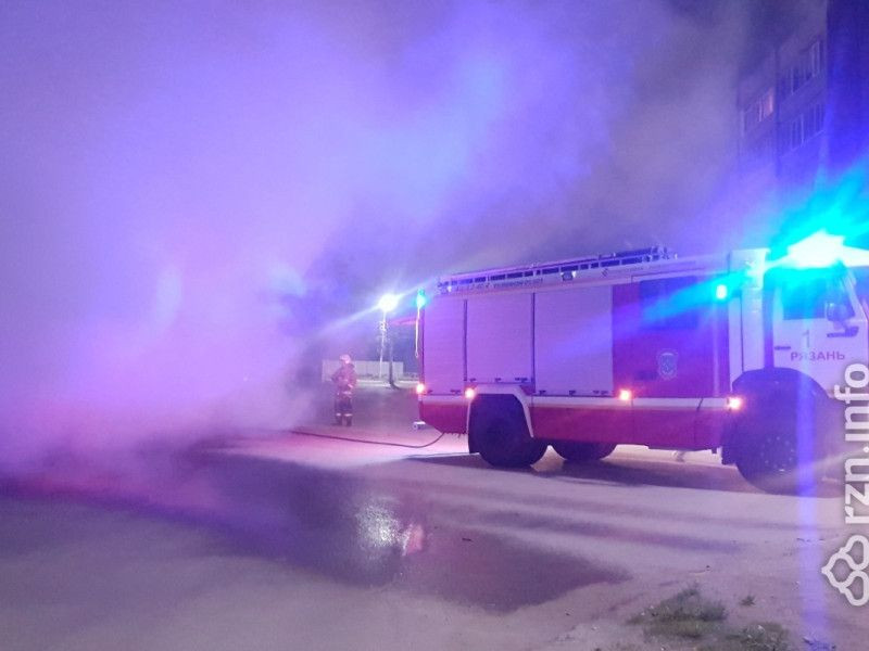 В Рязани из-за пожара в доме на улице Тимакова эвакуировали 60 человек В Рязани из-за пожара в доме на улице Тимакова эвакуировали 60 человек