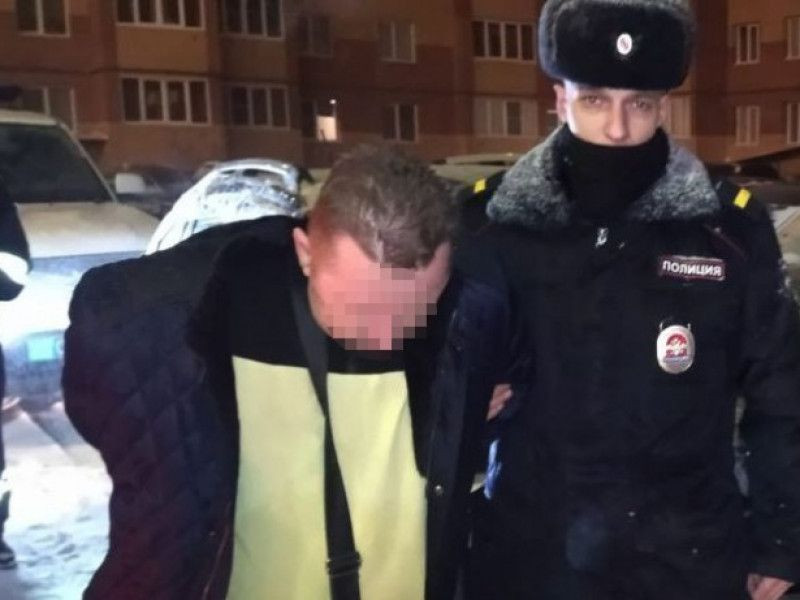 В Канищеве пьяный водитель пытался спрятаться от полицейских во дворе В Канищеве пьяный водитель пытался спрятаться от полицейских во дворе