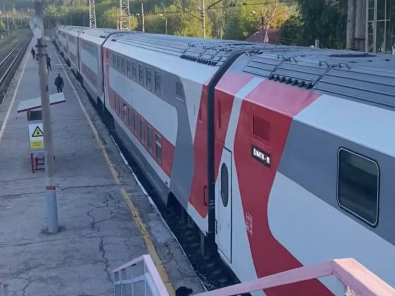 Едем на поезде. Поезда ссср 80. Грузовой поезд. Поезд на рельсах. Ехал ехал поезд из варшавы.