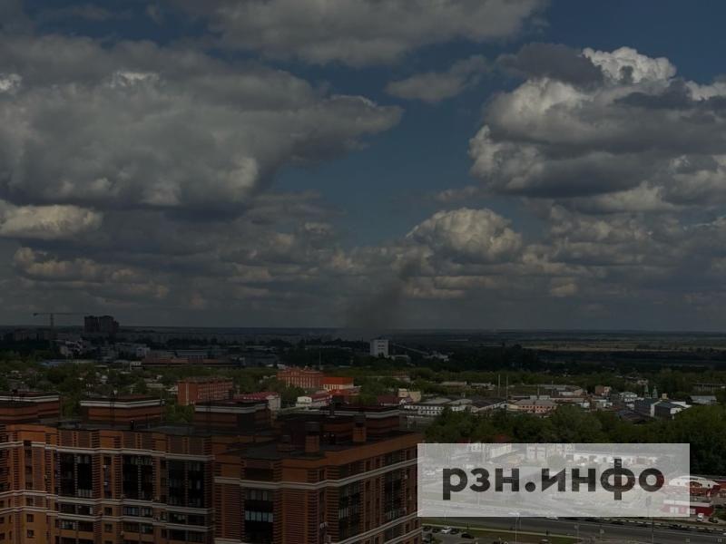 Рязанцы заметили столб черного дыма над городом