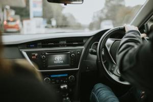 В МВД опровергли информацию о запрете в России автомобилей с правым рулем