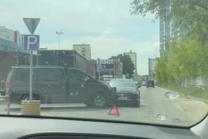 На парковке ТЦ в Рязани произошло ДТП