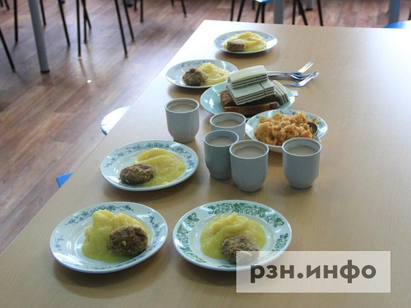 В Госдуме призвали изменить меню в школьных столовых