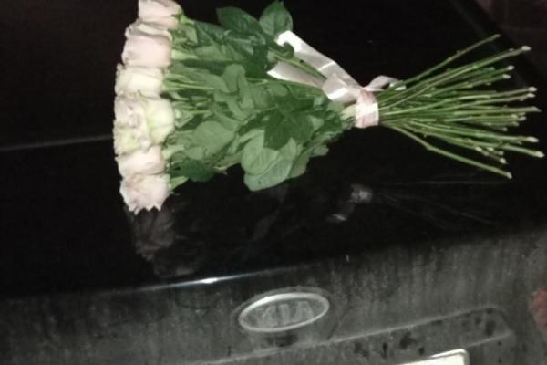 «Ваш мужчина не в состоянии порадовать вас за свой счет». У рязанки украли букет