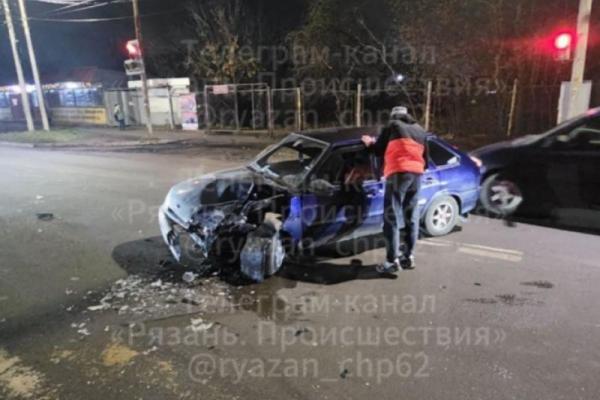 В Рязани произошло серьезное ДТП, на месте работает скорая помощь