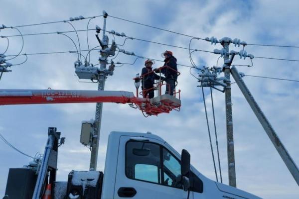 18 бригад электриков устраняют последствия непогоды в Рязанской области