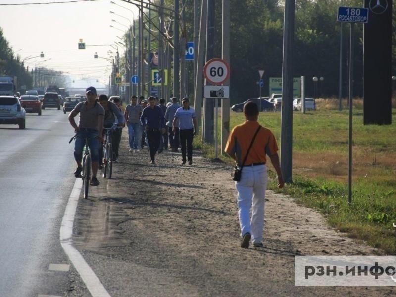 В ГД предложили выдавать пособия мигрантам после 20 лет проживания в России