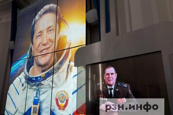 В музее Рязани ко Дню космонавтики открыли выставку, подготовленную с помощью ИИ