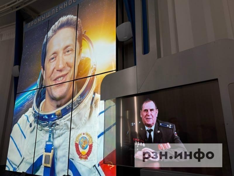 В музее Рязани ко Дню космонавтики открыли выставку, подготовленную с помощью ИИ