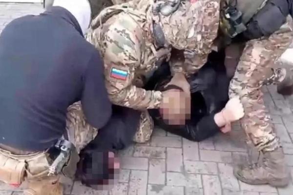 Дело двух мужчин, пытавших рязанца в офисе, направлено в суд