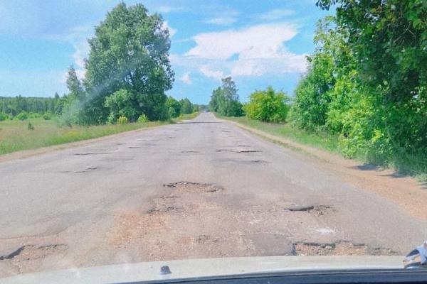 Жители Шиловского округа пожаловались на разбитую дорогу