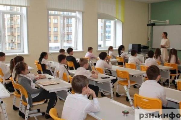 В Рязани отчитались о готовности школ, из-за течи крыши в одной из них травмирован ребенок