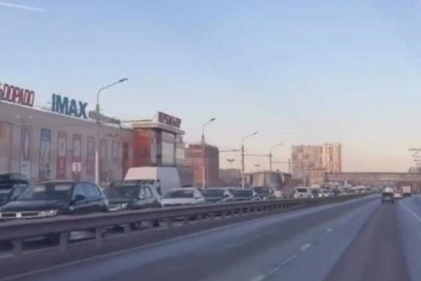 На Московском шоссе в Рязани засняли длинную пробку