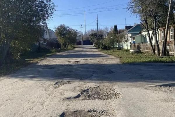 В Рыбном прокуратура потребовала отремонтировать разбитую дорогу