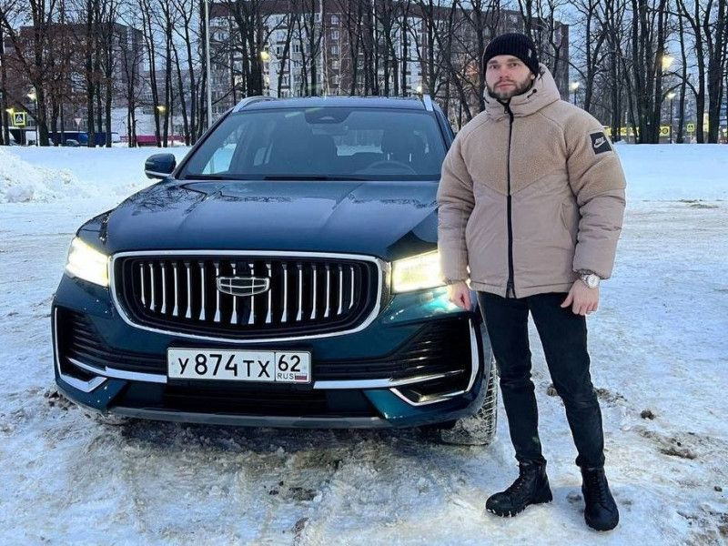 Тысячи автомобилистов борются за право не платить выросший в 250 раз налог на машину из-за границы